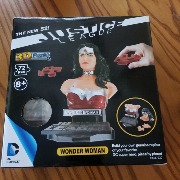 Justice League Wonder Woman 3D Puzzle - Picture 2 of 5